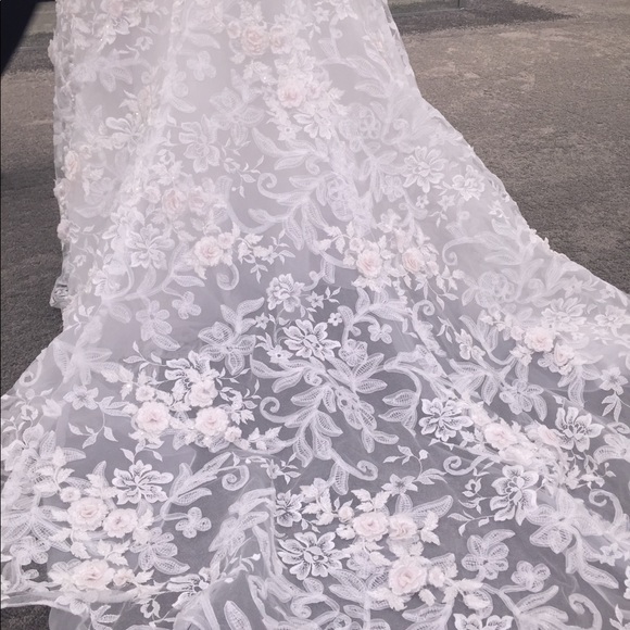 Wedding Dress - Picture 5 of 8